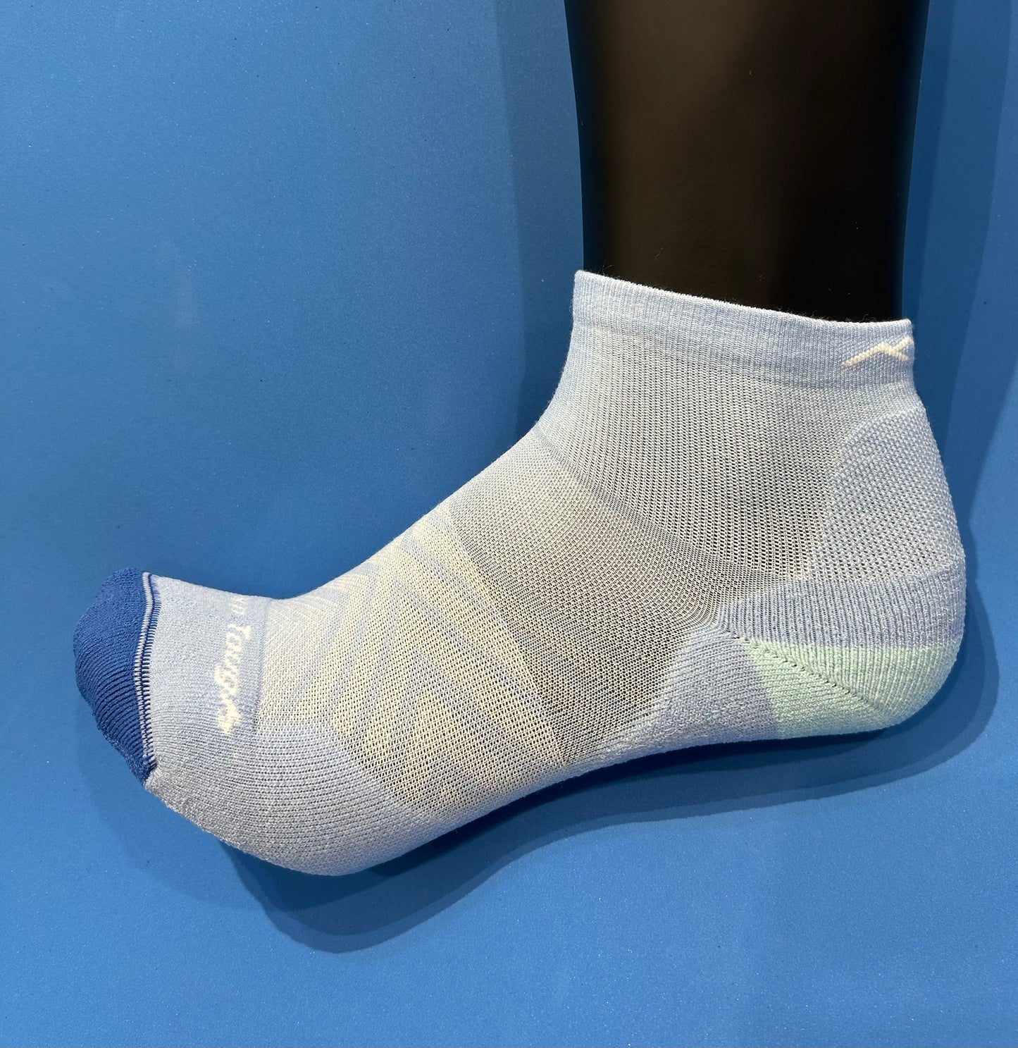 Darn Tough - Women's - Run 1/4 Socks (Ultralight Weight)