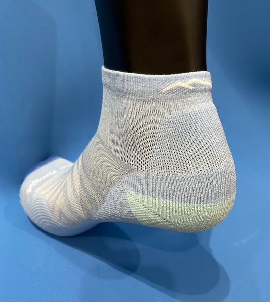 Darn Tough - Women's - Run 1/4 Socks (Ultralight Weight)